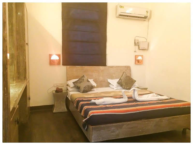 Itsy Hotels Banana Boutique Varanasi Exterior photo