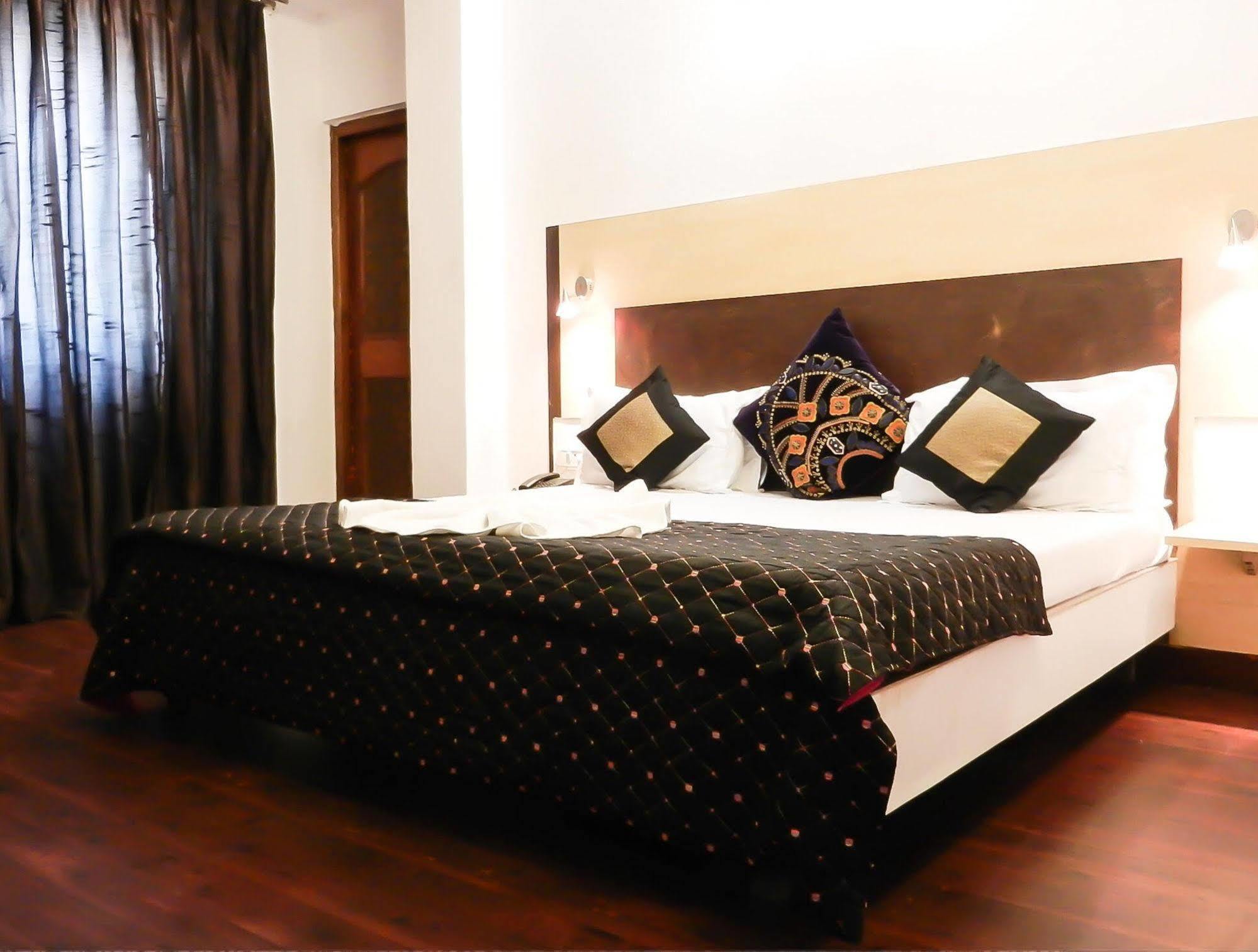 Itsy Hotels Banana Boutique Varanasi Exterior photo