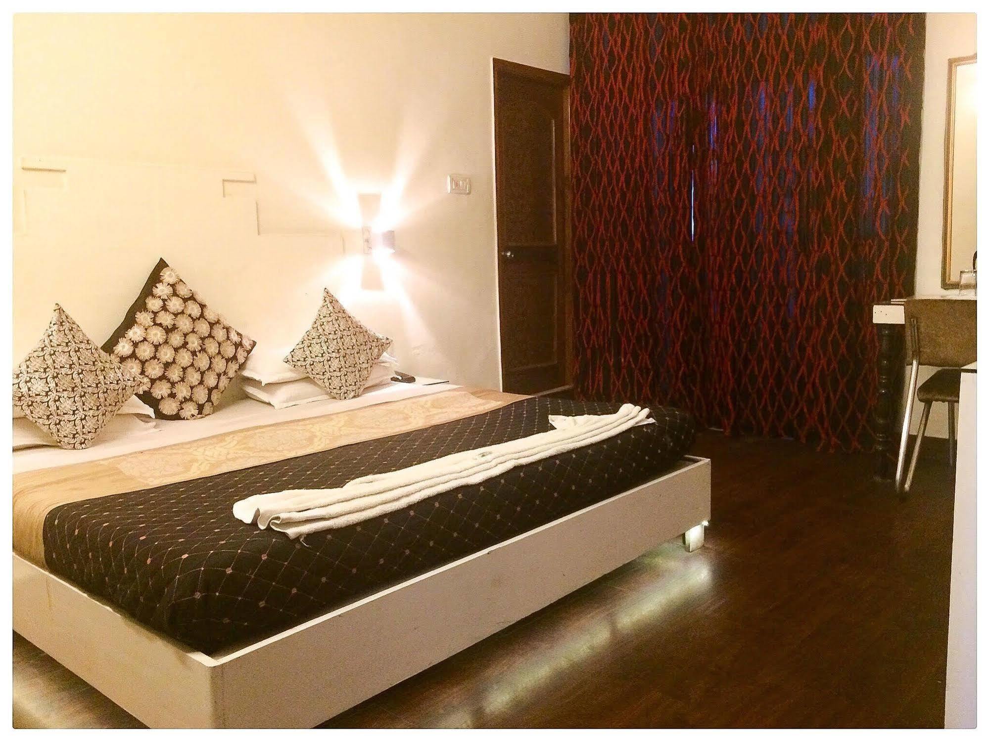 Itsy Hotels Banana Boutique Varanasi Exterior photo