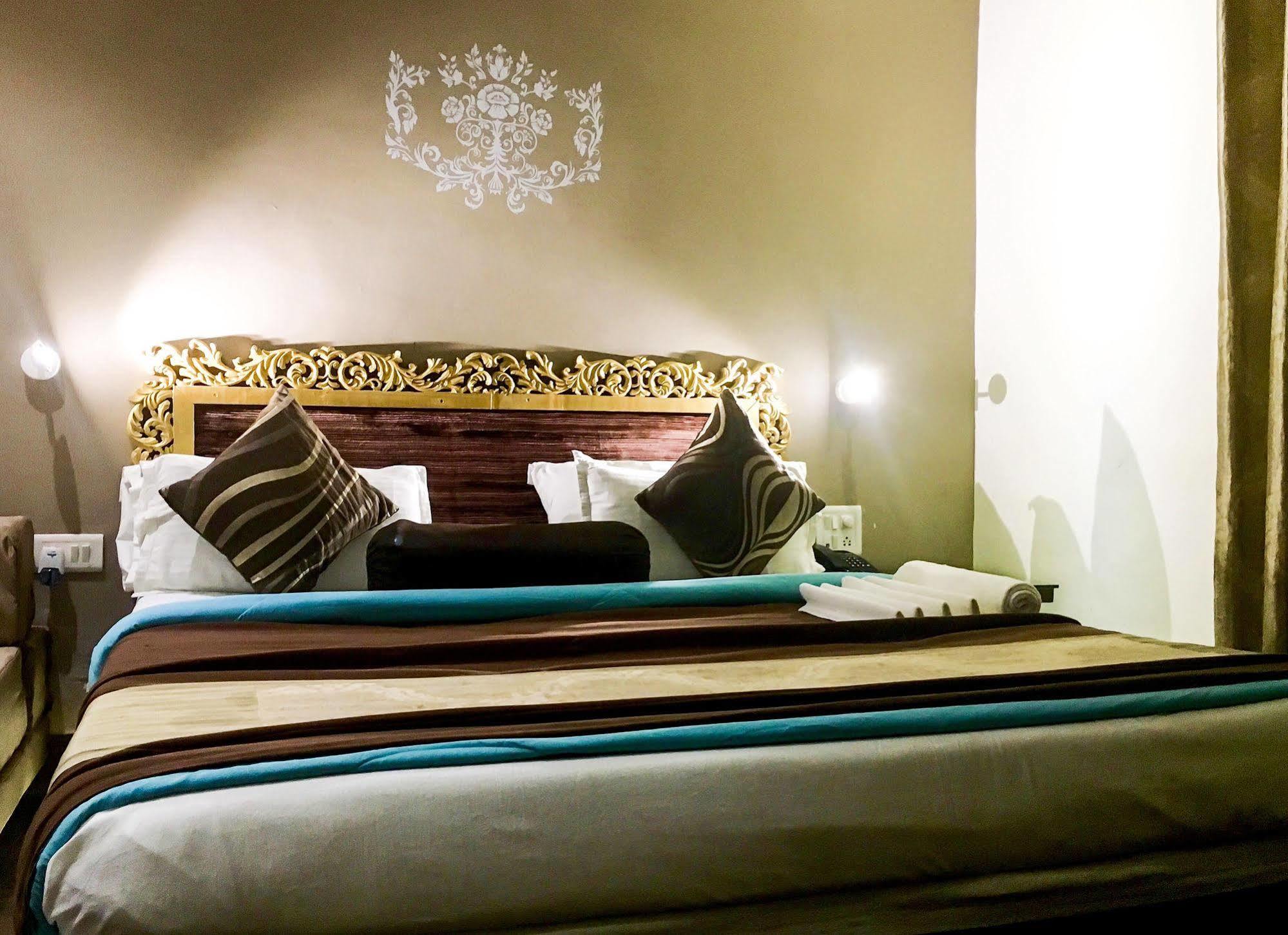 Itsy Hotels Banana Boutique Varanasi Exterior photo